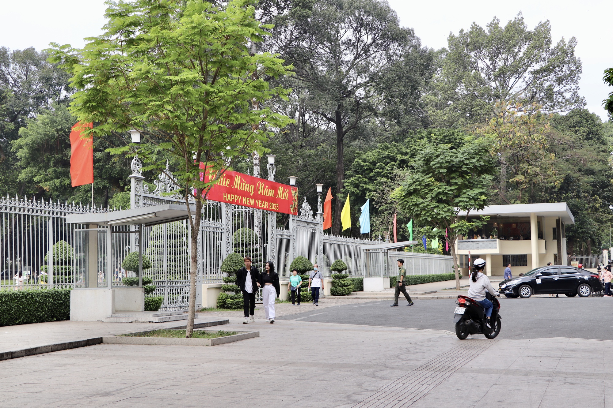 Hình ảnh các điểm vui chơi tại TP HCM sáng đầu năm mới - Ảnh 16. Hình ảnh các điểm vui chơi tại TP HCM sáng đầu năm mới - Ảnh 16.