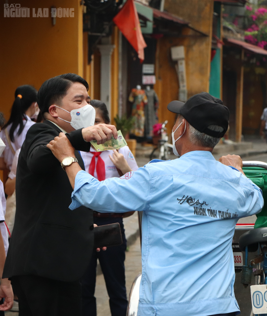 Quảng Nam từng giải cứu khoảng 40.000 người về nước lúc COVID-19 bùng phát - Ảnh 3. Quảng Nam từng giải cứu khoảng 40.000 người về nước lúc COVID-19 bùng phát - Ảnh 3.