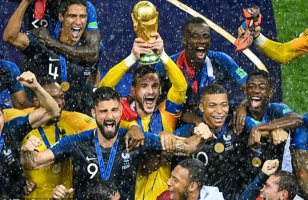 Thủ môn Hugo Lloris chia tay tuyển Pháp sau thất bại World Cup 2022 - Ảnh 4.