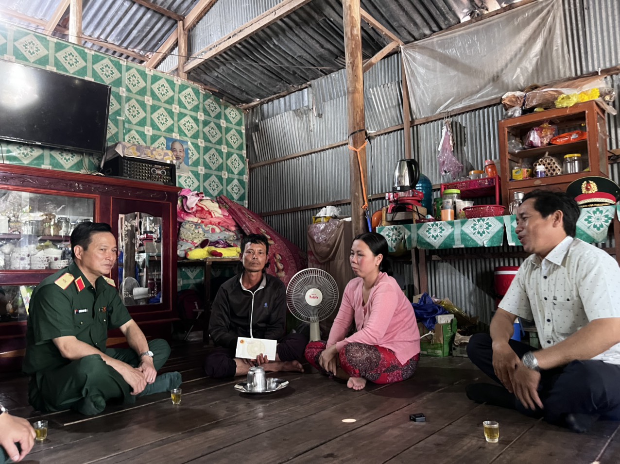 CHÙM ẢNH: 11 ngày đêm nỗ lực đưa bé trai lọt vào trụ bê-tông sâu 35m lên mặt đất - Ảnh 10.