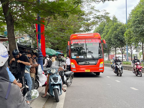 Cấm xe khách giường nằm vào trung tâm TP HCM: Trong yên ắng, ngoài phức tạp - Ảnh 3.