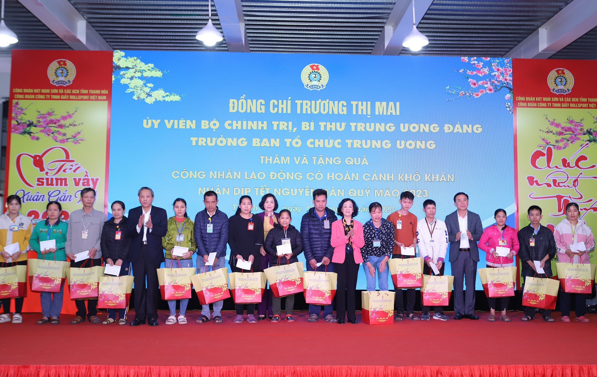 Trưởng Ban Tổ chức Trung ương Trương Thị Mai thăm, tặng quà Tết tại Thanh Hóa - Ảnh 1.