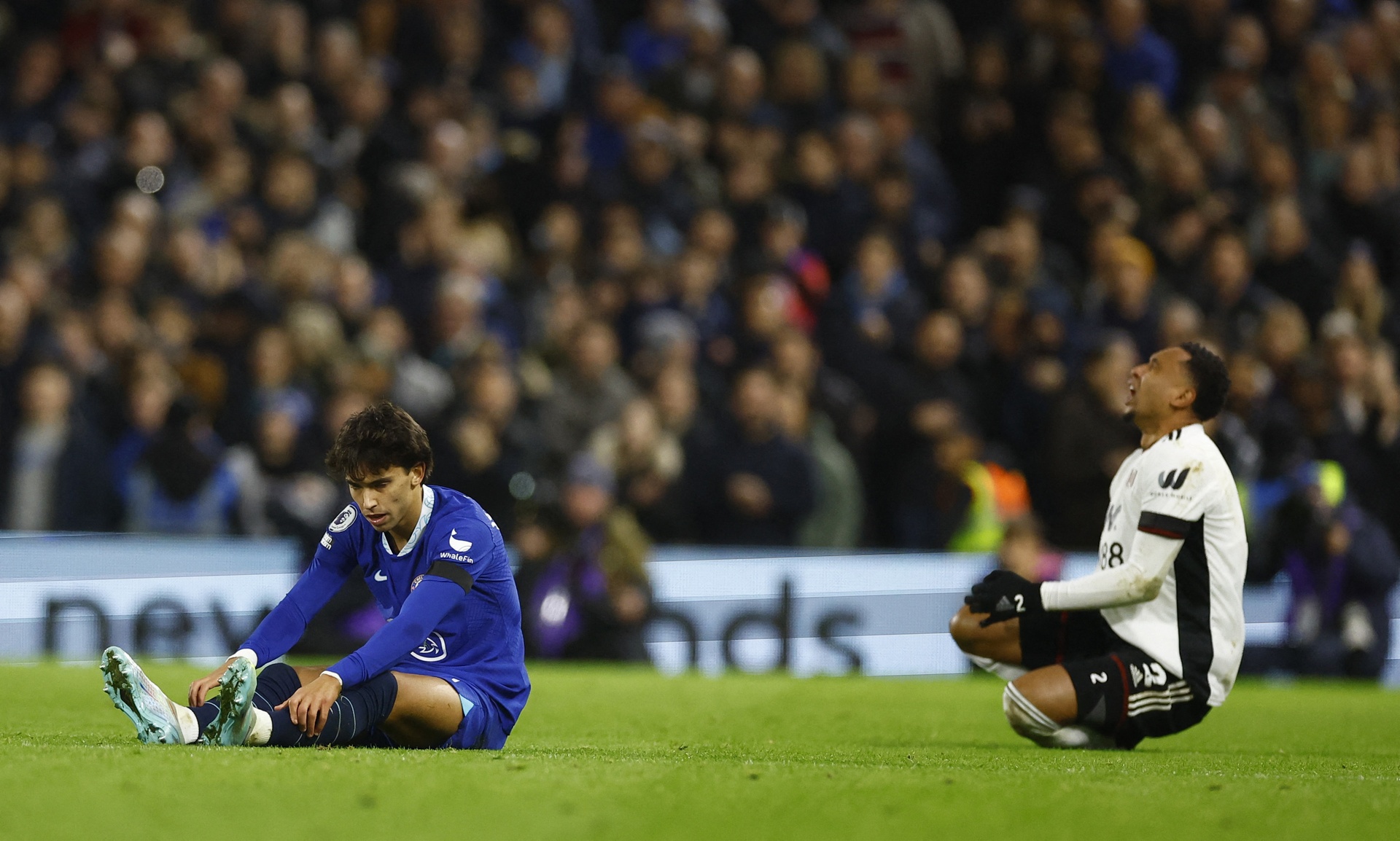 Tân binh Joao Felix nhận thẻ đỏ ngày ra mắt, Chelsea thua thảm Fulham - Ảnh 3.