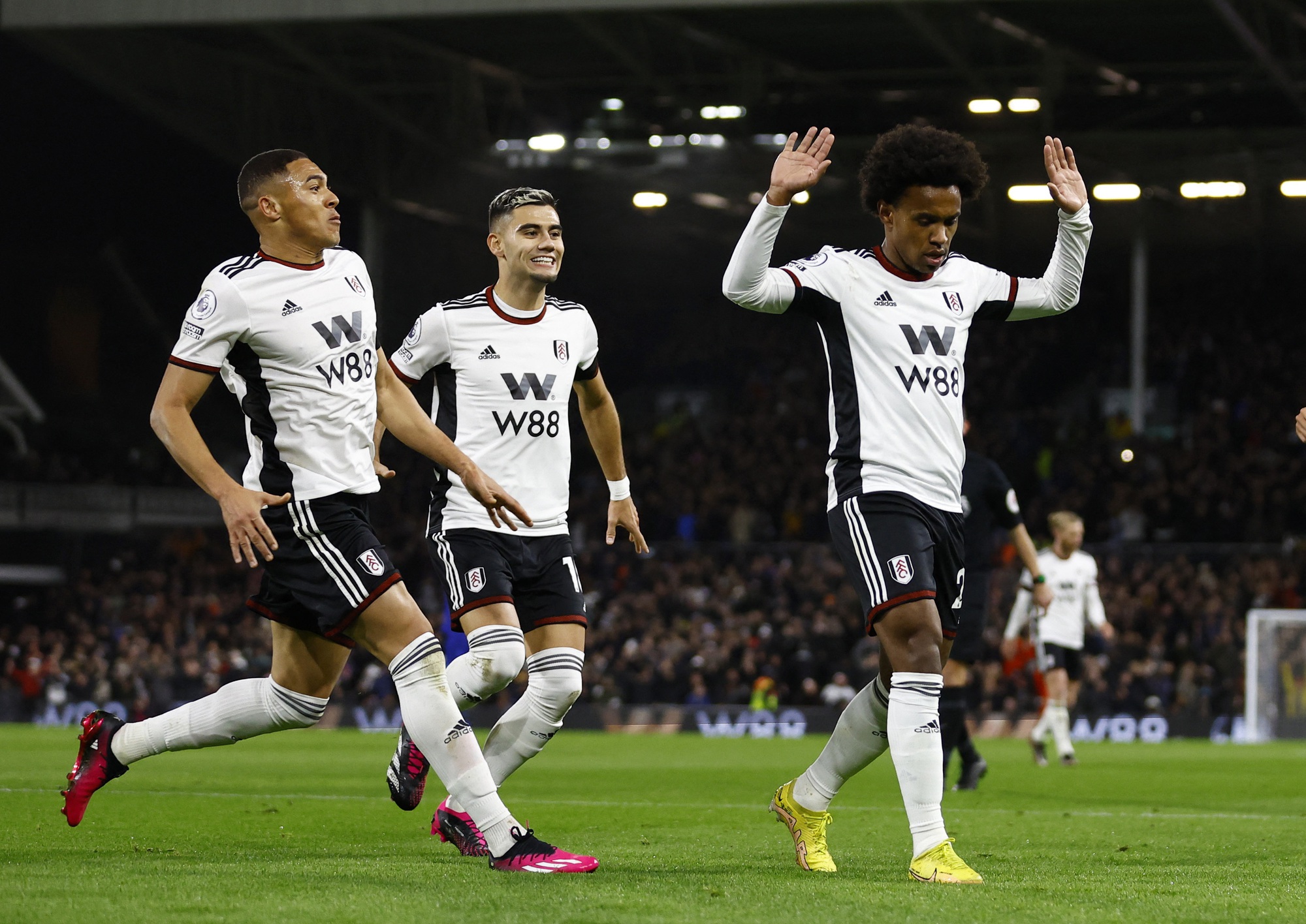 Tân binh Joao Felix nhận thẻ đỏ ngày ra mắt, Chelsea thua thảm Fulham - Ảnh 4.