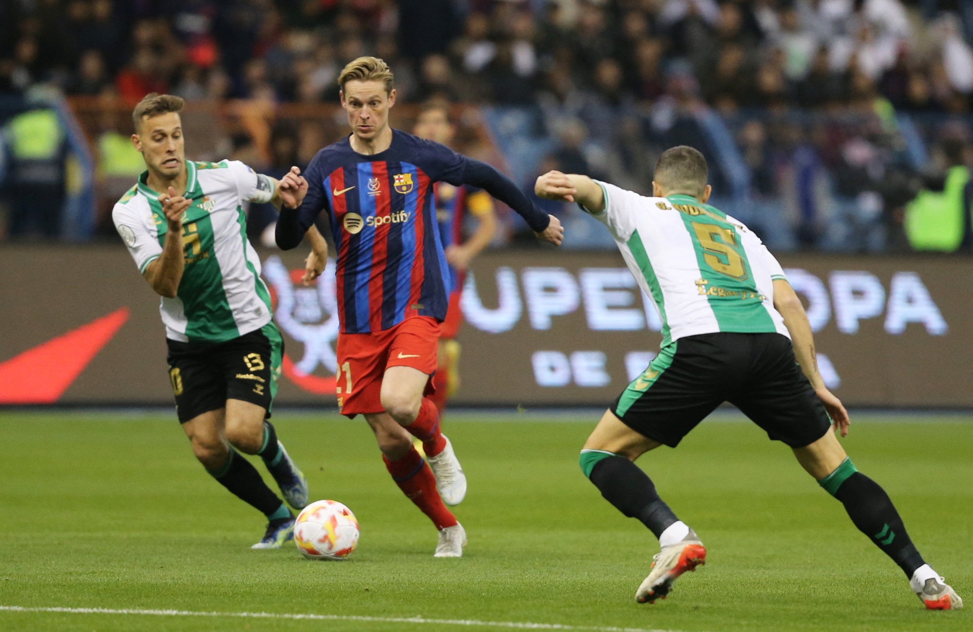 Vượt khó Real Betis, Barcelona đoạt vé chung kết Siêu cúp Tây Ban Nha - Ảnh 1.