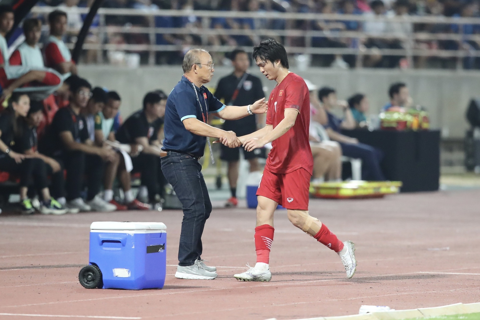 Truyền thông Hàn Quốc: HLV Park Hang-seo mãi là người hùng của bóng đá Việt Nam - Ảnh 2. Truyền thông Hàn Quốc: HLV Park Hang-seo mãi là người hùng của bóng đá Việt Nam - Ảnh 2.