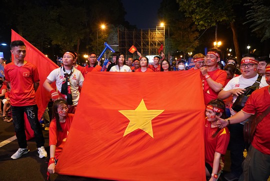 Cổ động viên tiếc nuối khi tuyển Việt Nam bỏ lỡ chức vô địch AFF Cup 2022 - Ảnh 7.