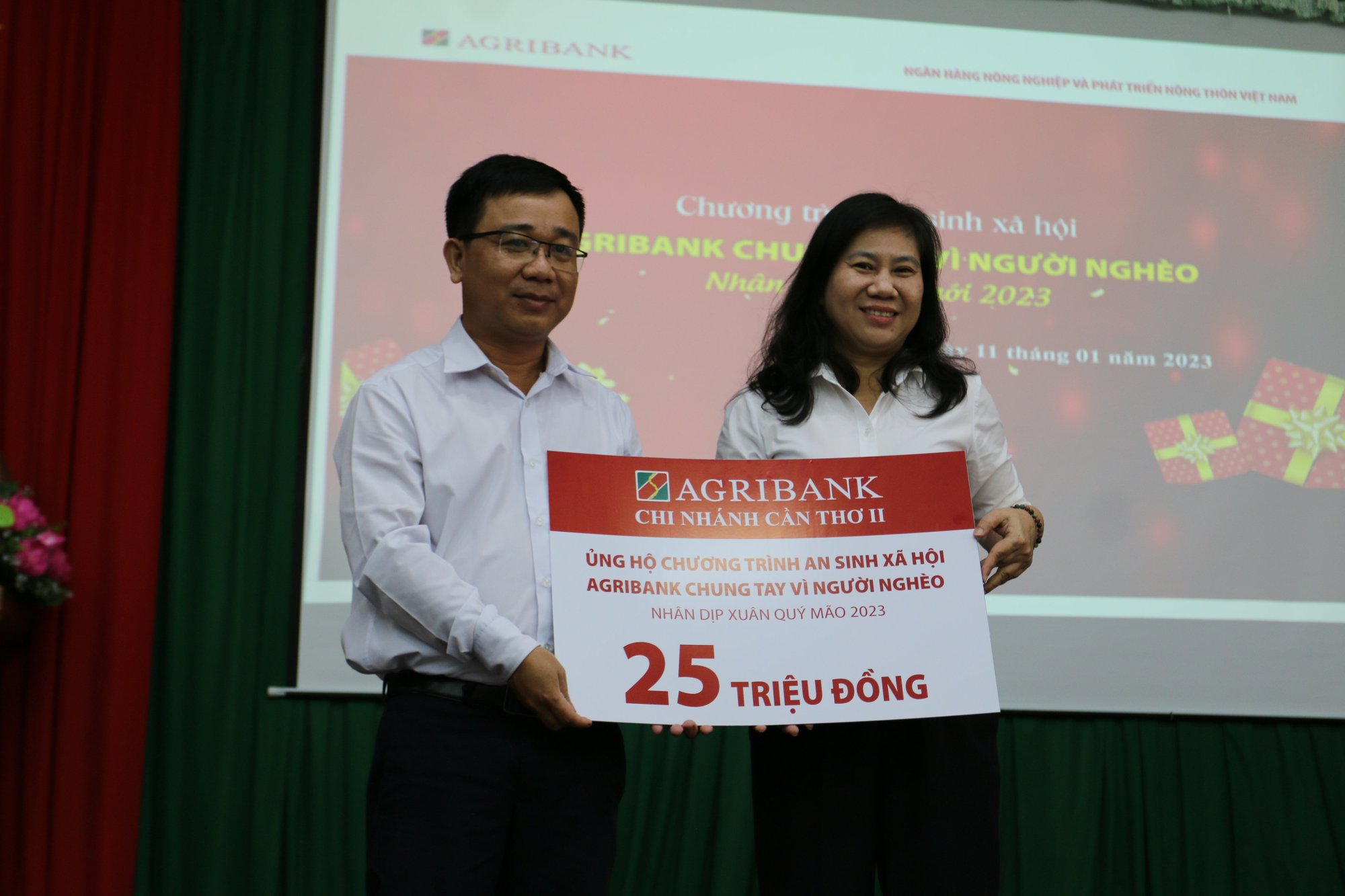 Agribank Chi nhánh Cần Thơ II vui Tết cùng bà con nghèo - Ảnh 4.