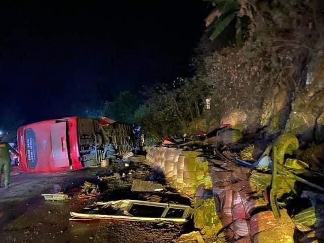 Vụ xe khách tông nhiều xe máy, 21 người thương vong: Xe hết hạn đăng kiểm - Ảnh 1.