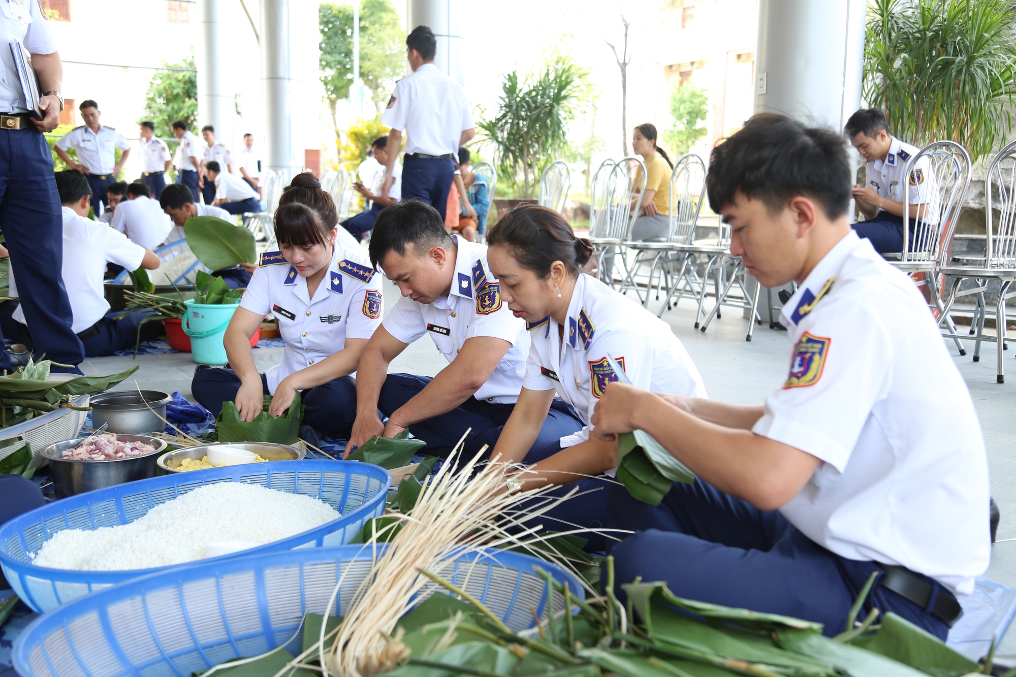 Cảnh sát biển ở Phú Quốc tranh tài gói bánh chưng xanh - Ảnh 8.