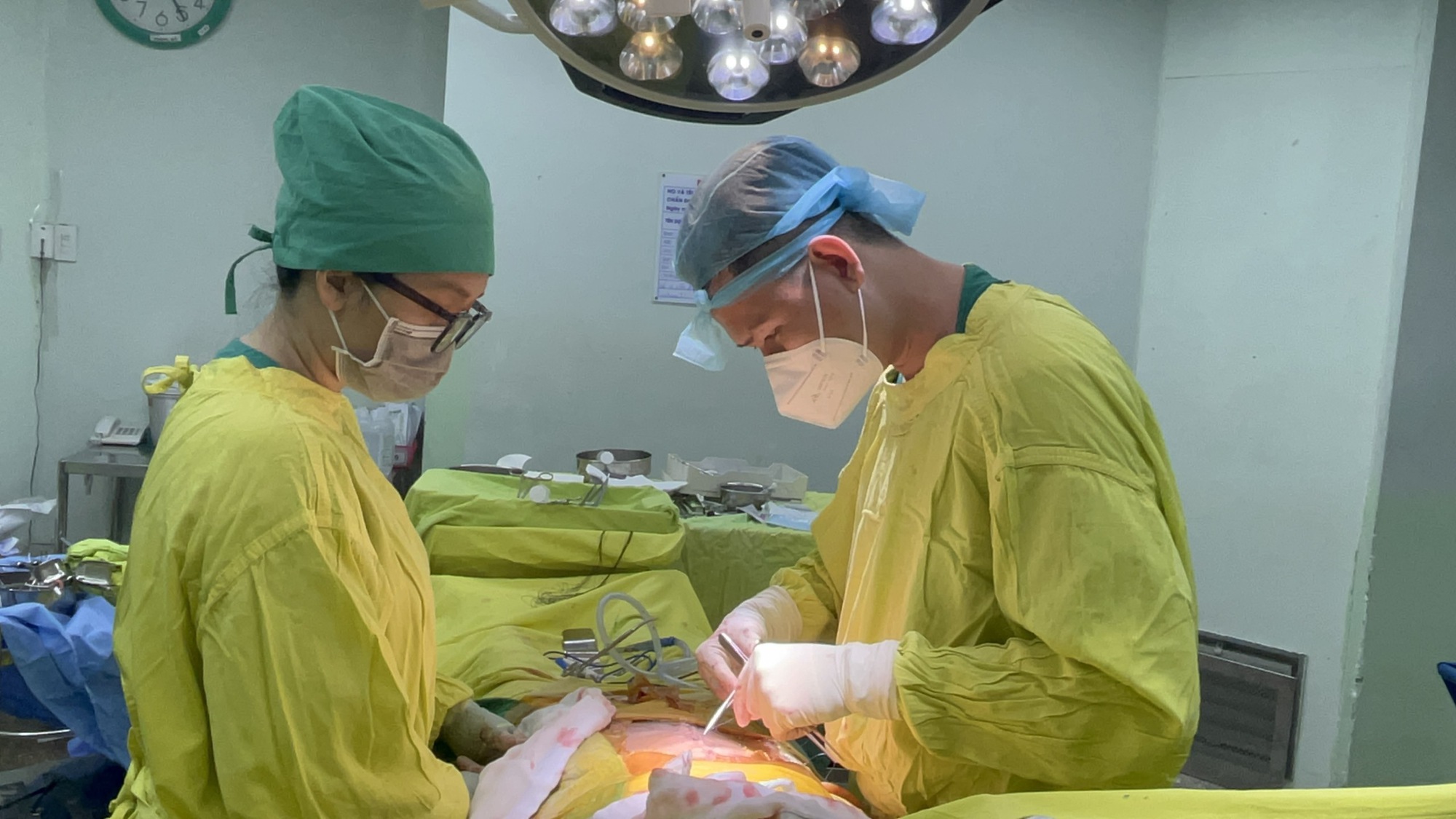 Người đàn ông gặp nạn do thói quen ngậm tăm xỉa răng sau khi ăn - Ảnh 1. Người đàn ông gặp nạn do thói quen ngậm tăm xỉa răng sau khi ăn - Ảnh 1.