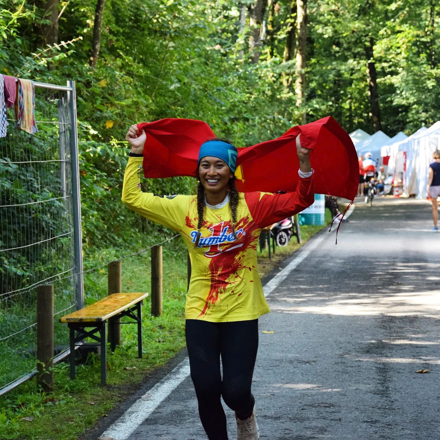 Nữ siêu nhân chạy từ 4 sa mạc đến Swiss Ultra Triathlon - Ảnh 3.