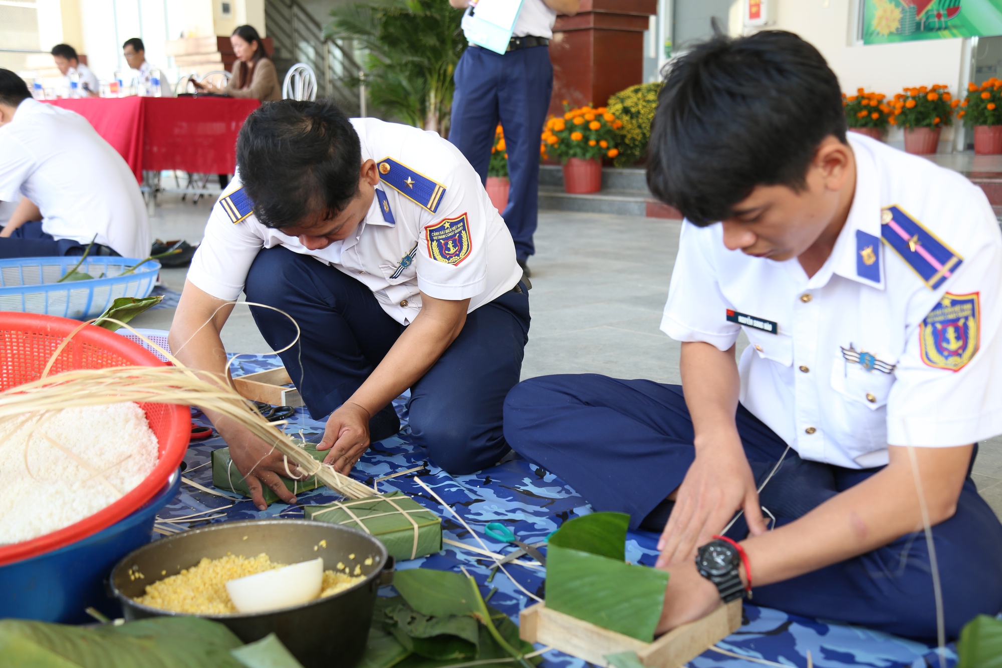 Cảnh sát biển ở Phú Quốc tranh tài gói bánh chưng xanh - Ảnh 13.