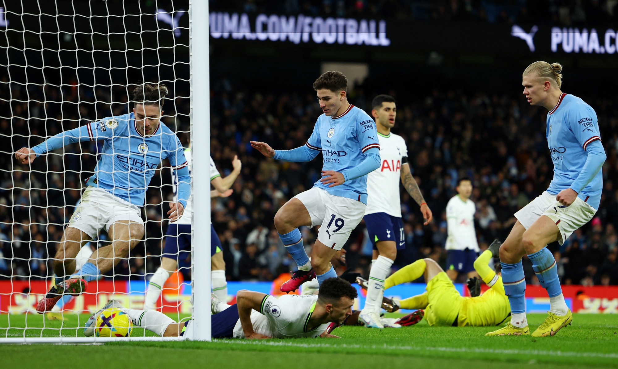 Ngược dòng ngoạn mục, Man City hạ Tottenham bằng mưa bàn thắng - Ảnh 5.