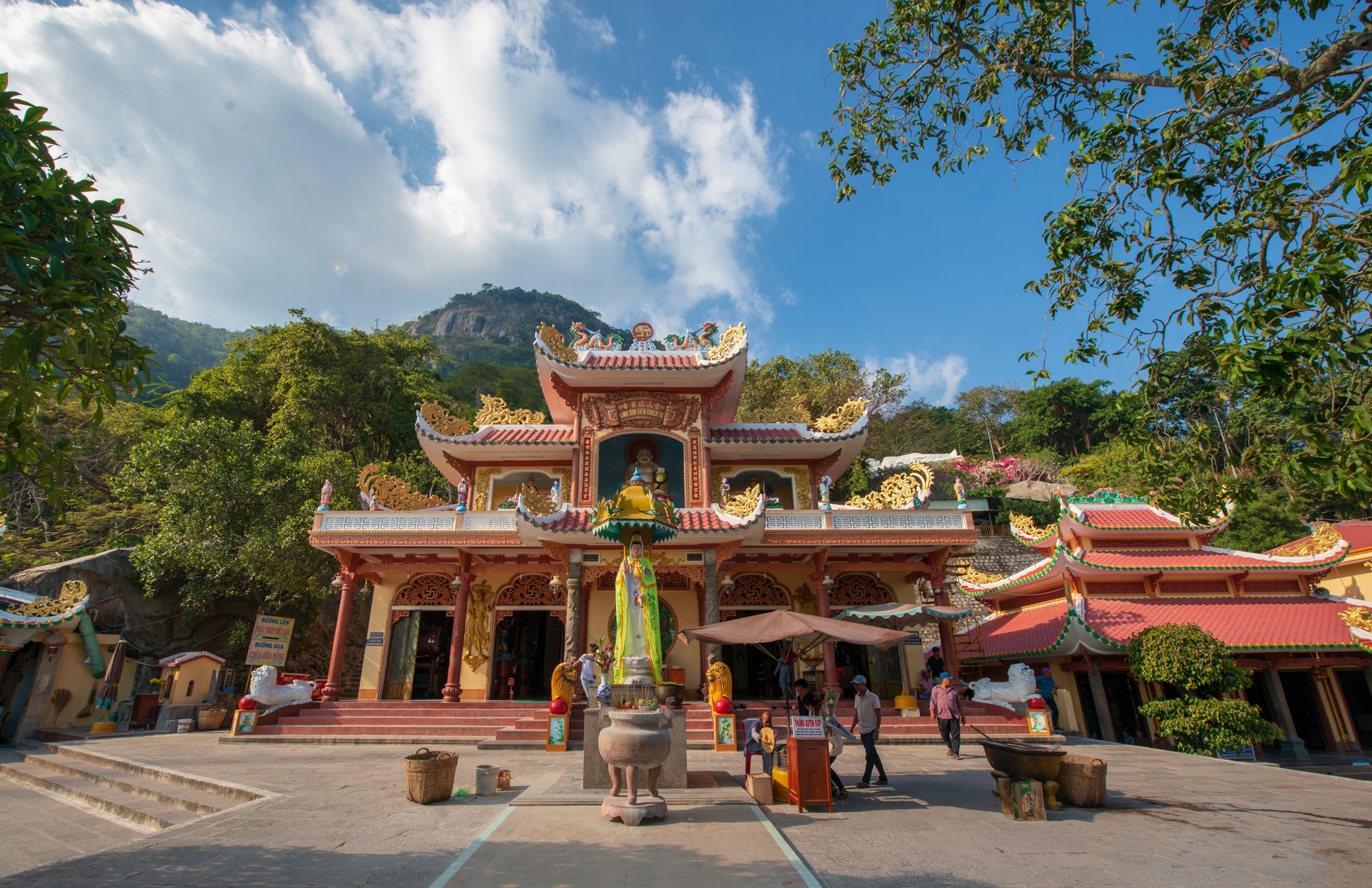 Những ngôi chùa vang danh vùng Đông Nam bộ