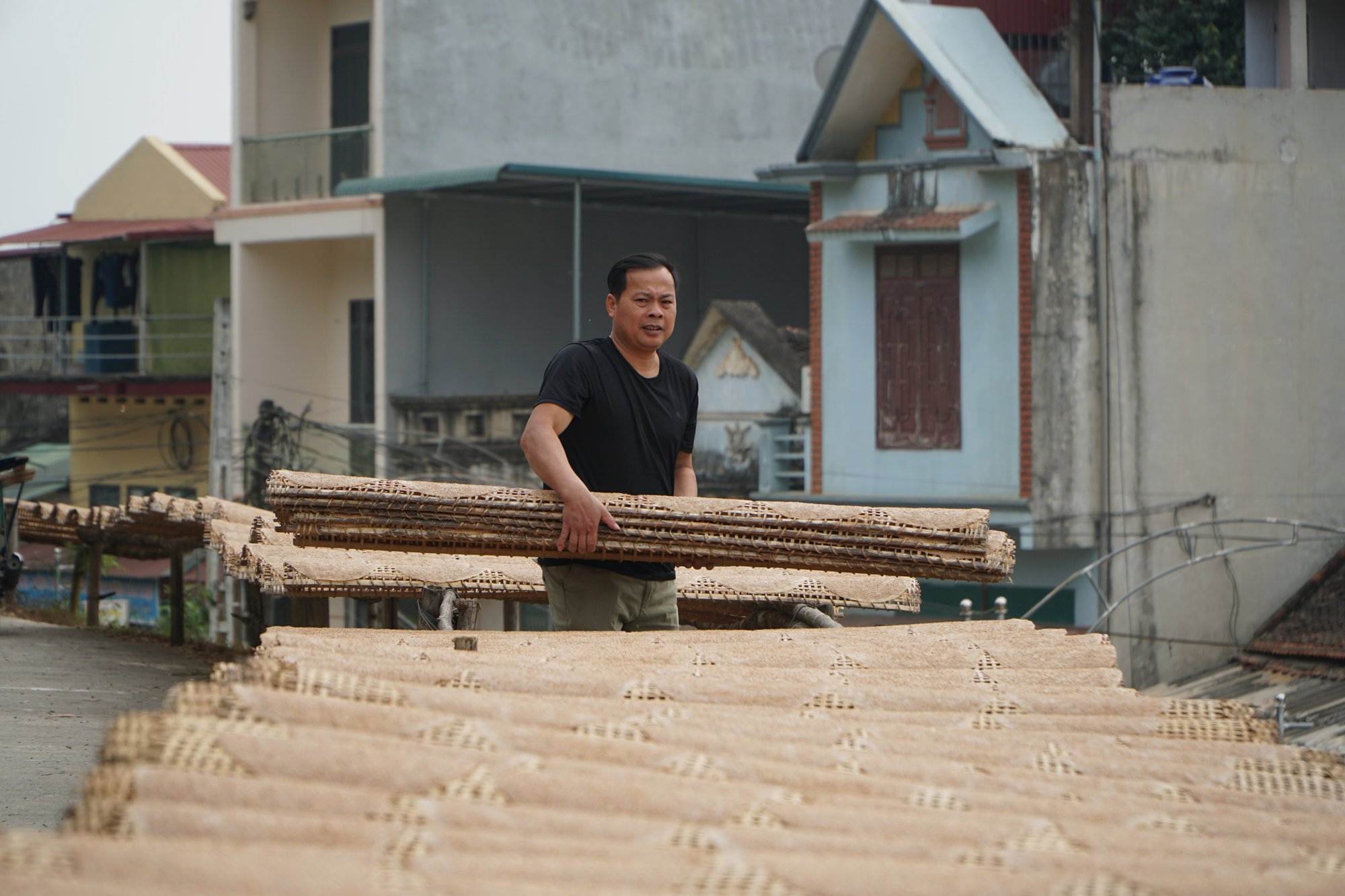 Mỏi tay tráng, quạt bánh đa phục vụ Tết - Ảnh 11.