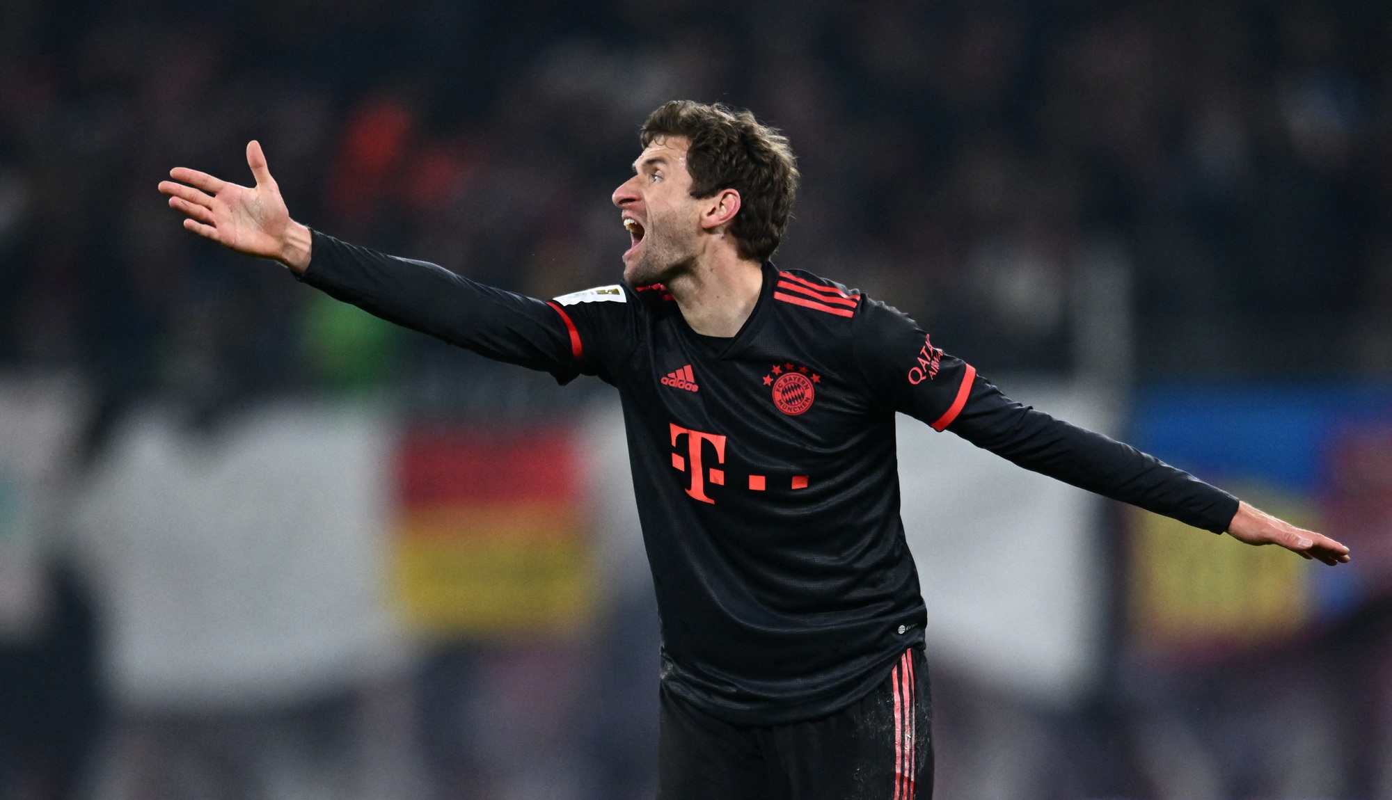 Bayern Munich bị cầm chân trong ngày Bundesliga trở lại - Ảnh 4.