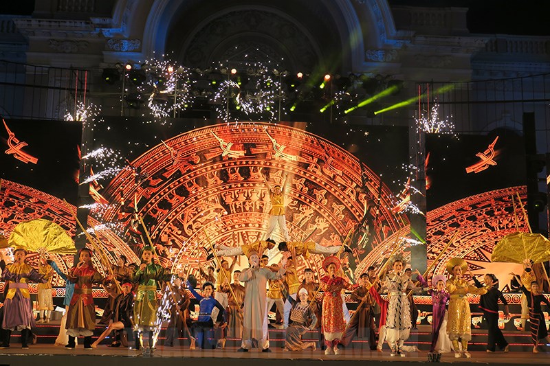 Nhiều nghệ sĩ, ca sĩ sẽ tham gia chương trình nghệ thuật Đất nước vạn mùa xuân - Ảnh 2. Nhiều nghệ sĩ, ca sĩ sẽ tham gia chương trình nghệ thuật Đất nước vạn mùa xuân - Ảnh 2.