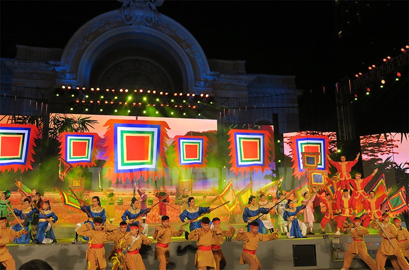 Nhiều nghệ sĩ, ca sĩ sẽ tham gia chương trình nghệ thuật Đất nước vạn mùa xuân - Ảnh 1. Nhiều nghệ sĩ, ca sĩ sẽ tham gia chương trình nghệ thuật Đất nước vạn mùa xuân - Ảnh 1.
