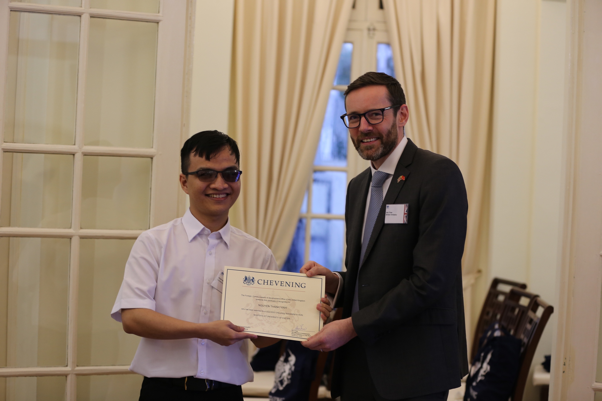 Từ cậu bé suýt bị đuổi học đến học giả Chevening - Ảnh 10.