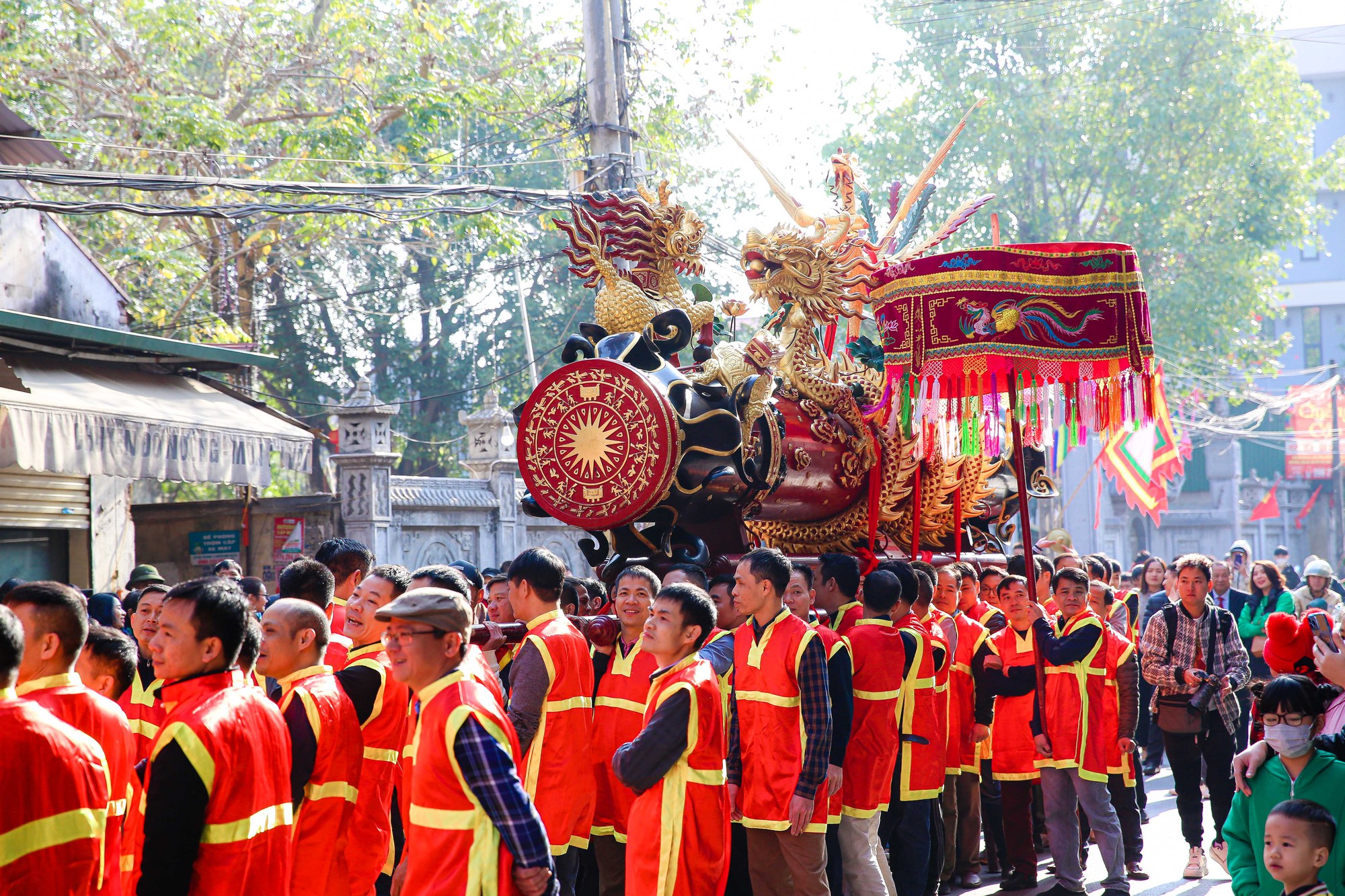 Người dân tưng bừng tham gia lễ hội rước pháo khổng lồ ở làng Đồng Kỵ - Ảnh 5.