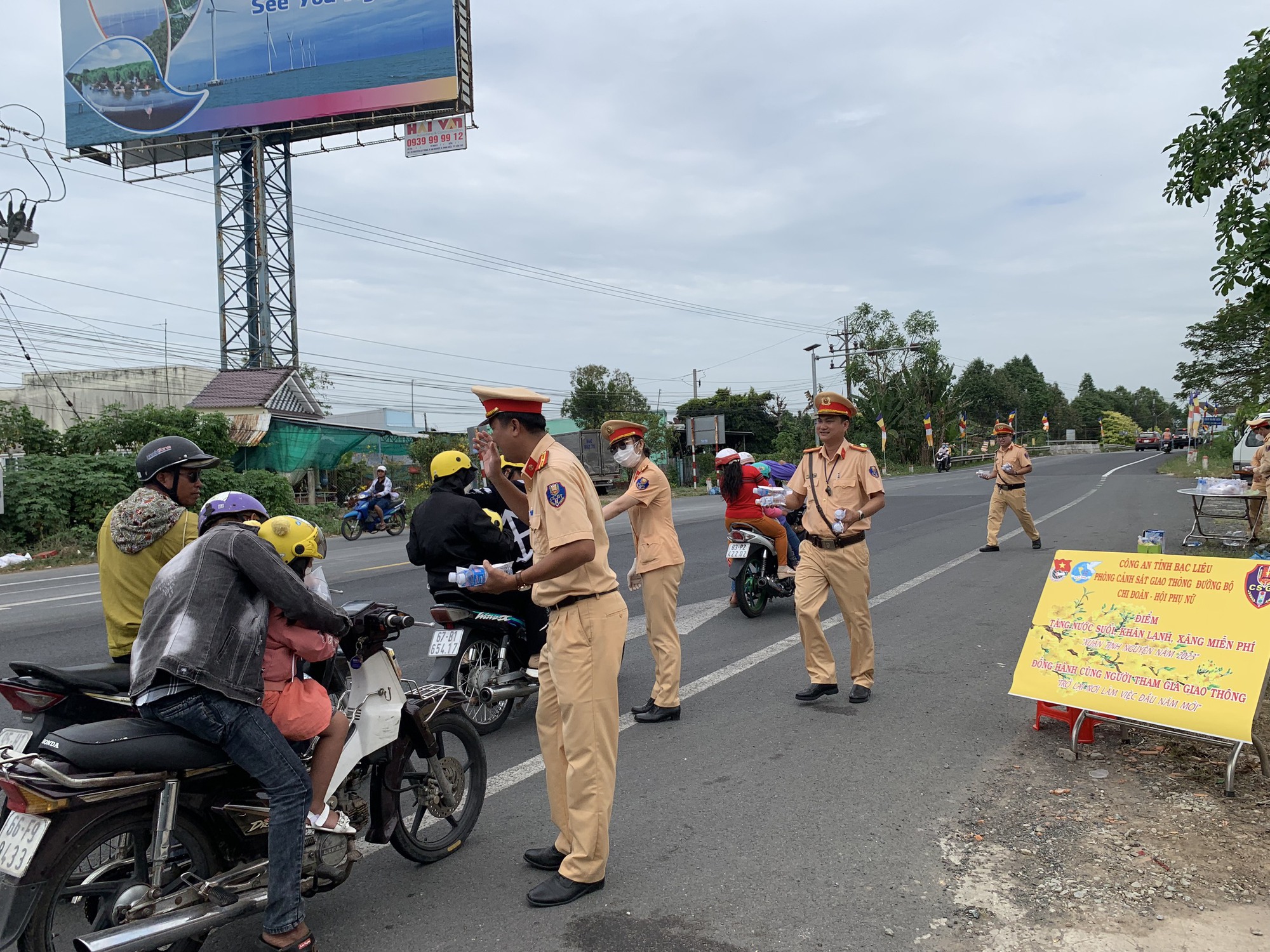 Trạm dừng chân nghĩa tình của CSGT Bạc Liêu  - Ảnh 1.