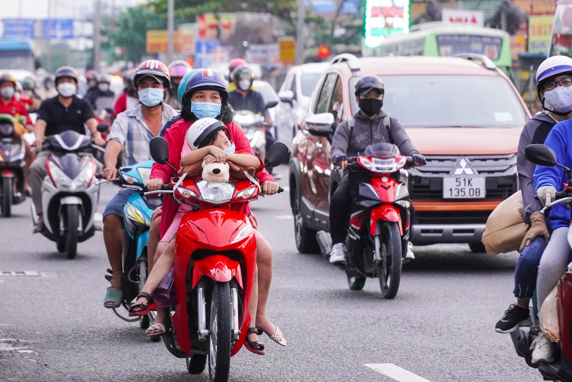 Người miền Tây chở nhau trở lại TP HCM - Ảnh 7.