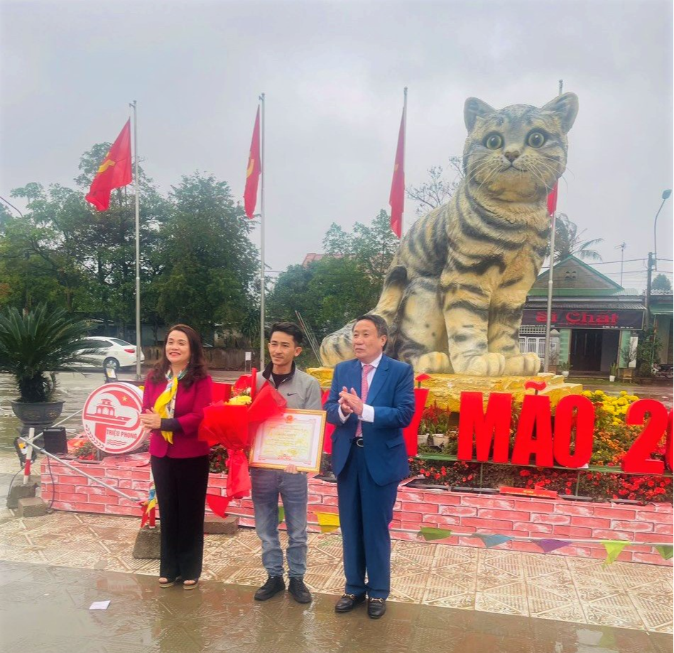 Khen thưởng chủ nhân linh vật mèo nhận &quot;mưa lời khen&quot; ở Quảng Trị