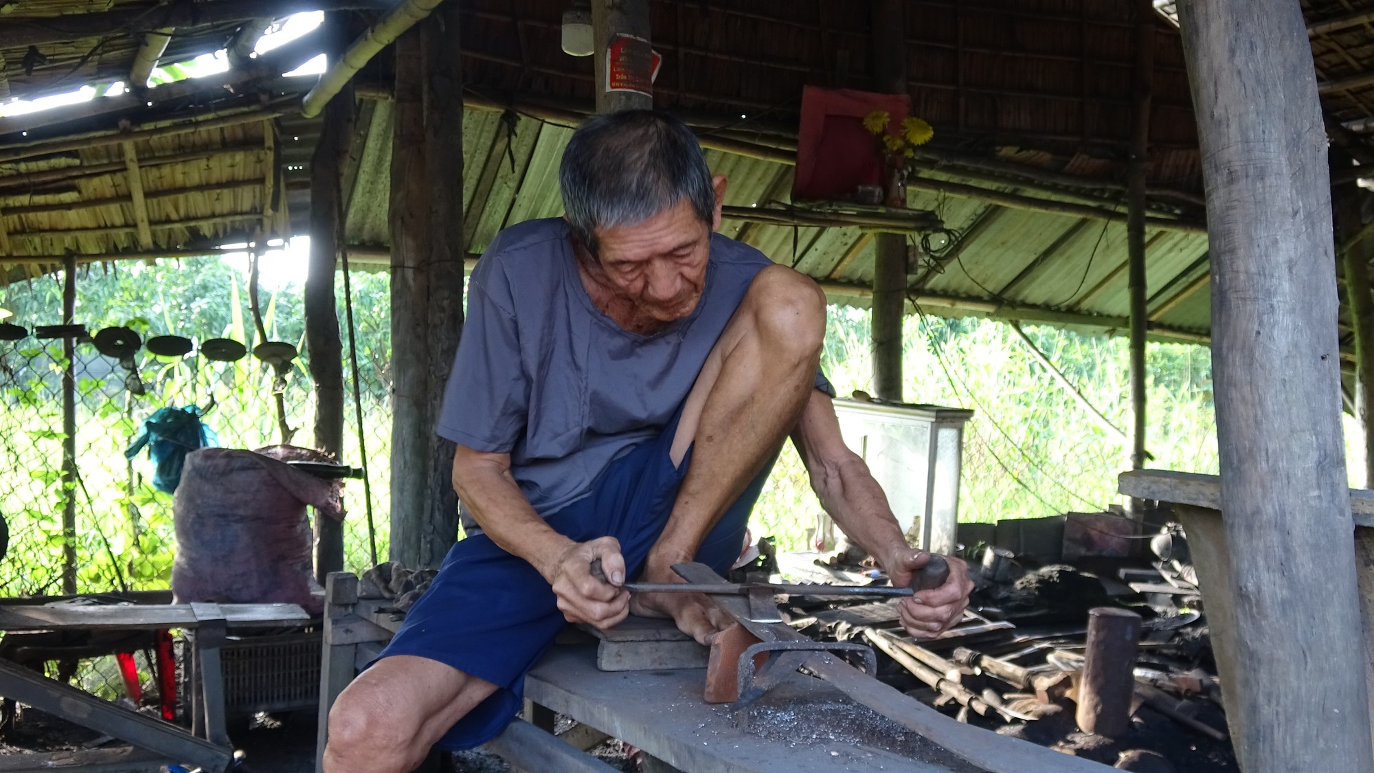 Những người thợ rèn cuối cùng ở Đồng Tháp  - Ảnh 2.