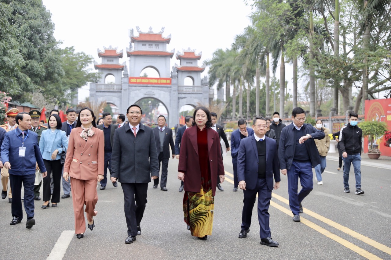 Quyền Chủ tịch nước: Xây dựng huyện Mê Linh sớm trở thành thành phố trực thuộc thủ đô - Ảnh 2. Quyền Chủ tịch nước: Xây dựng huyện Mê Linh sớm trở thành thành phố trực thuộc thủ đô - Ảnh 2.