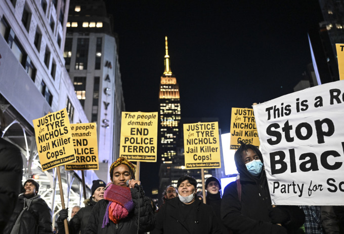 Protests across the US demand justice for victims of police beatings - Photo 1.
