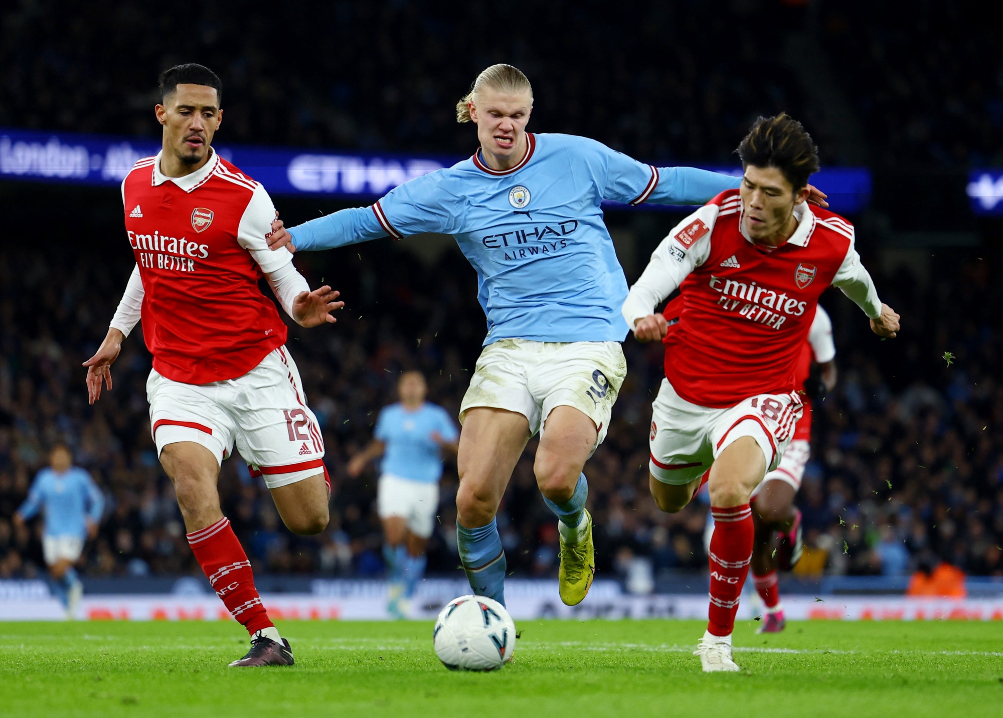 Hậu vệ lập công, Man City loại Arsenal ở vòng 4 FA Cup - Ảnh 1.