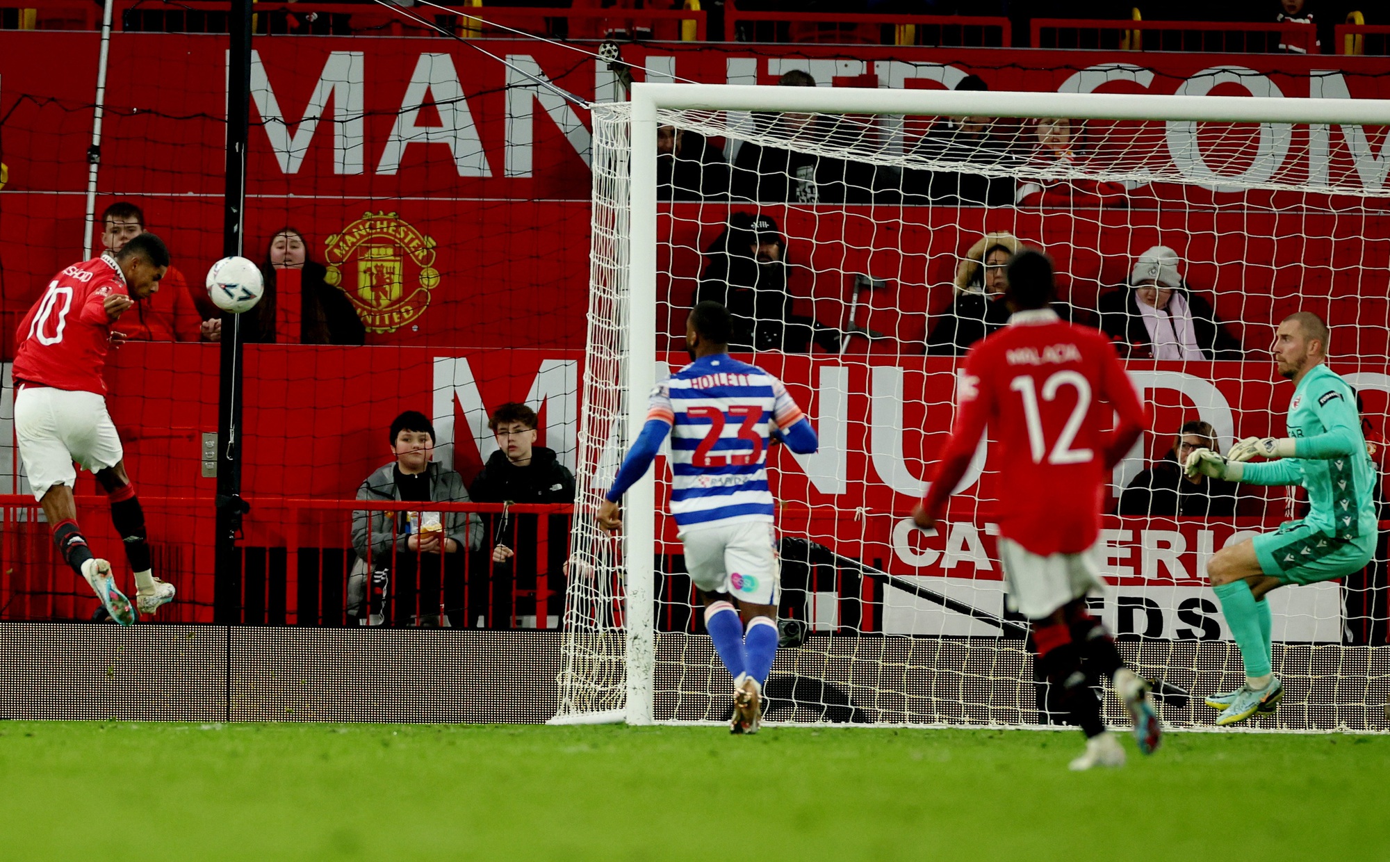 Cựu sao Real Madrid tỏa sáng, Man United thắng tưng bừng FA Cup - Ảnh 2.