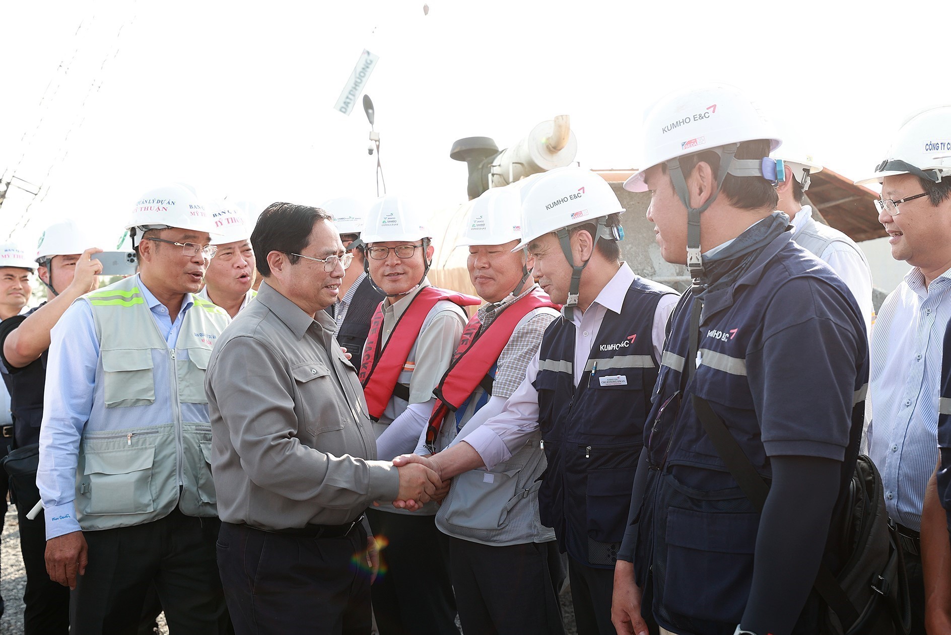 Thủ tướng Phạm Minh Chính kiểm tra tiến độ dự án đường vành đai 3 - Ảnh 3.