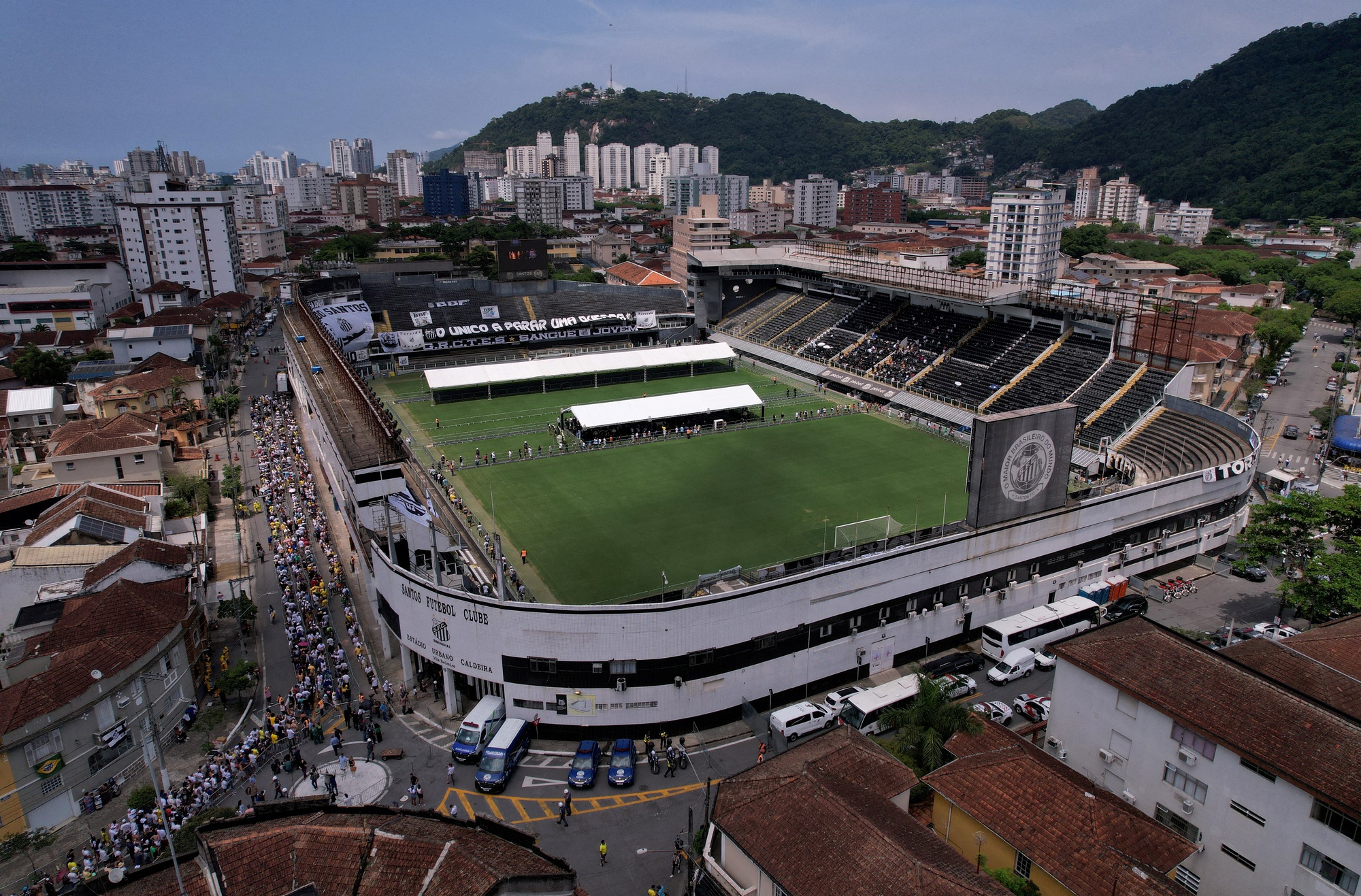 Biển người Brazil chia tay Vua Pele lần cuối - Ảnh 10.