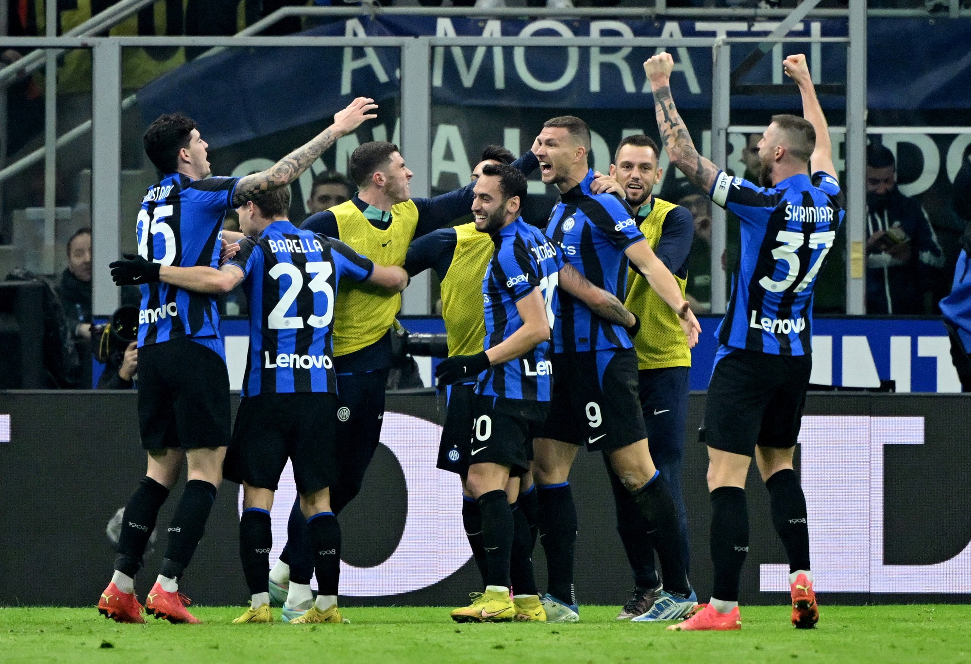 Napoli đứt mạch bất bại, AC Milan và Juventus hưởng lợi - Báo Người lao động