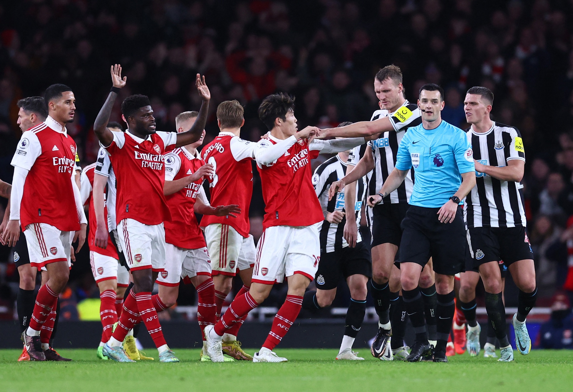 Thắng tưng bừng Bournemouth, Man United đại náo Top 3 - Ảnh 6.