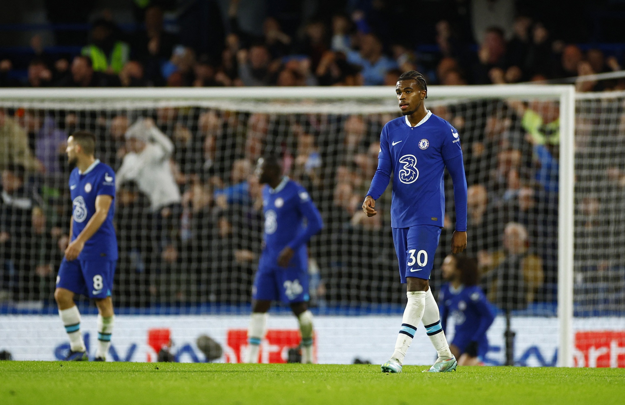 Chelsea thất trận sân nhà, Man City ung dung chạy đua ngôi đầu Ngoại hạng Anh - Ảnh 3.