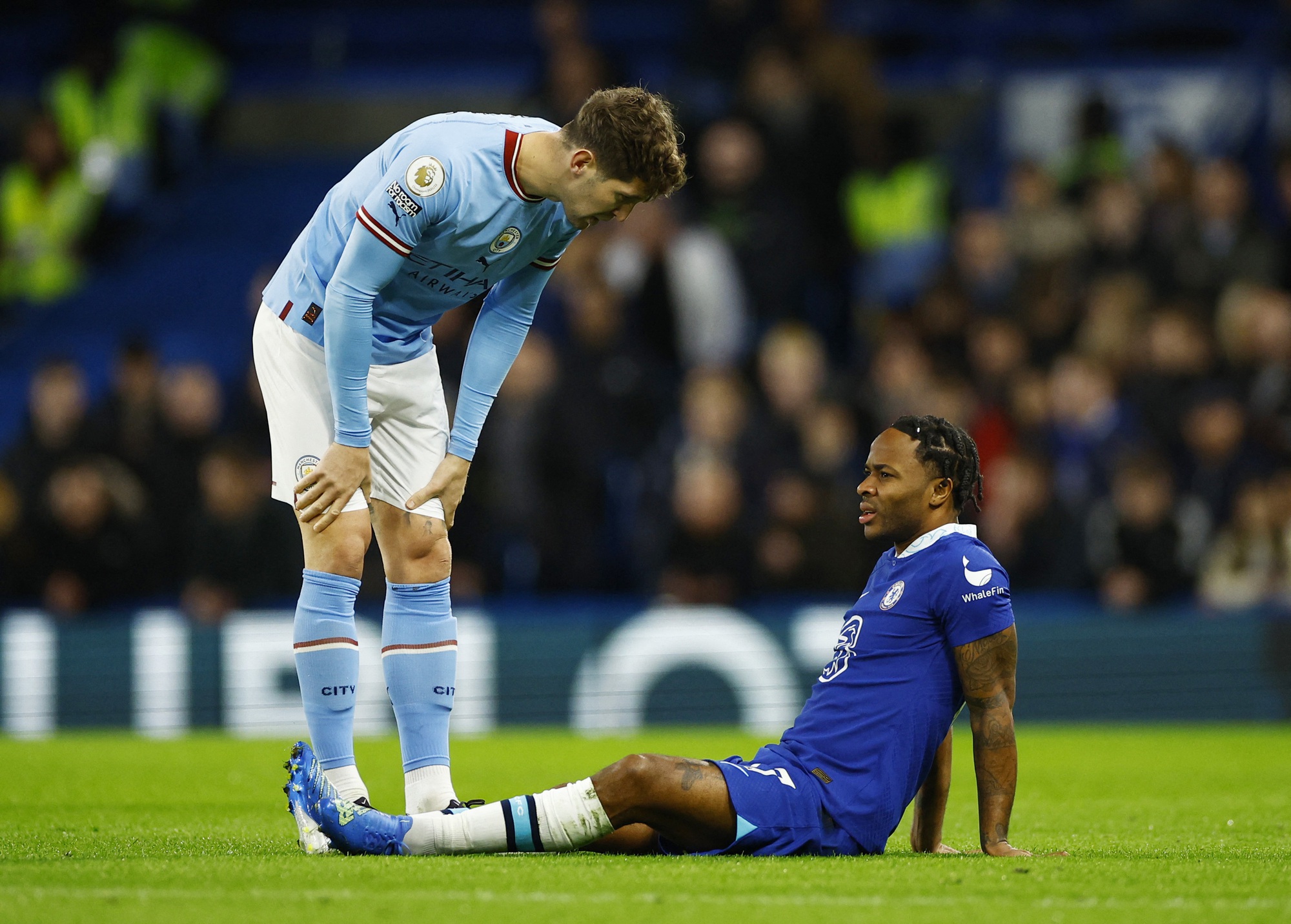 Chelsea thất trận sân nhà, Man City ung dung chạy đua ngôi đầu Ngoại hạng Anh - Ảnh 1.