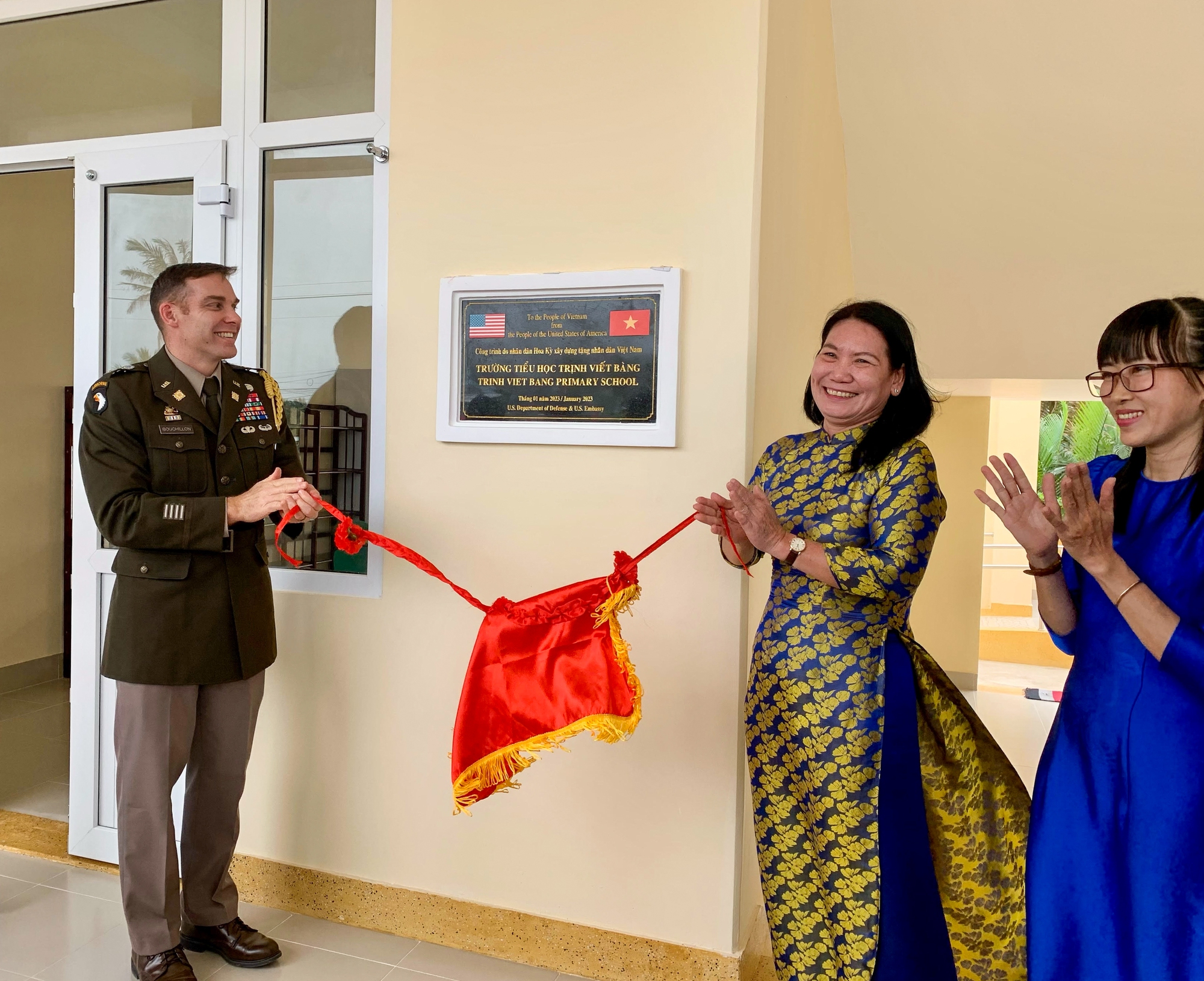 Mỹ xây trường tiểu học Trịnh Viết Bàng tặng tỉnh Bến Tre - Ảnh 1.