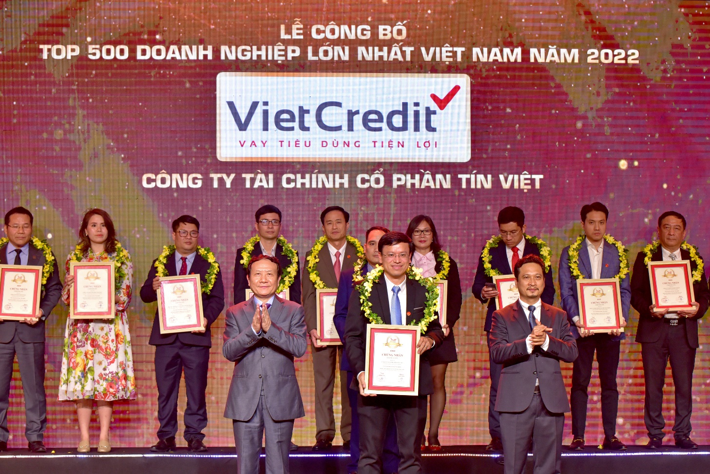 VietCredit được vinh danh top 500 doanh nghiệp lớn nhất Việt Nam VNR500 2022