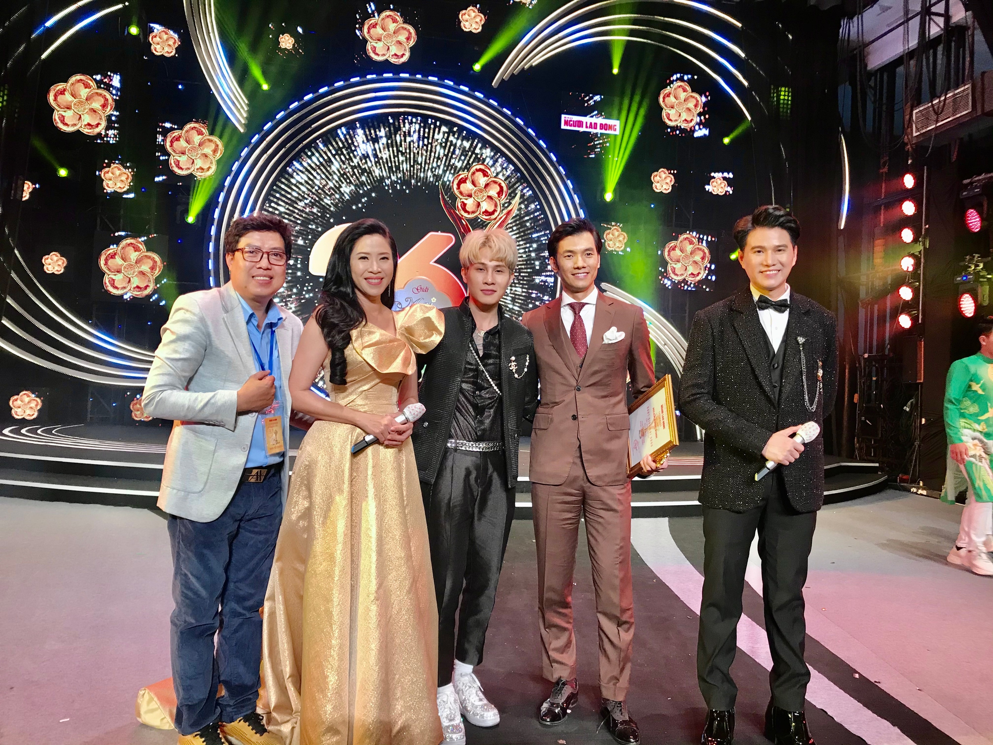 Trịnh Kim Chi, Hạnh Thúy, Thanh Hiệp rạng ngời trong lễ trao bằng Thạc sĩ nghệ thuật tại Hà Nội- Ảnh 3.
