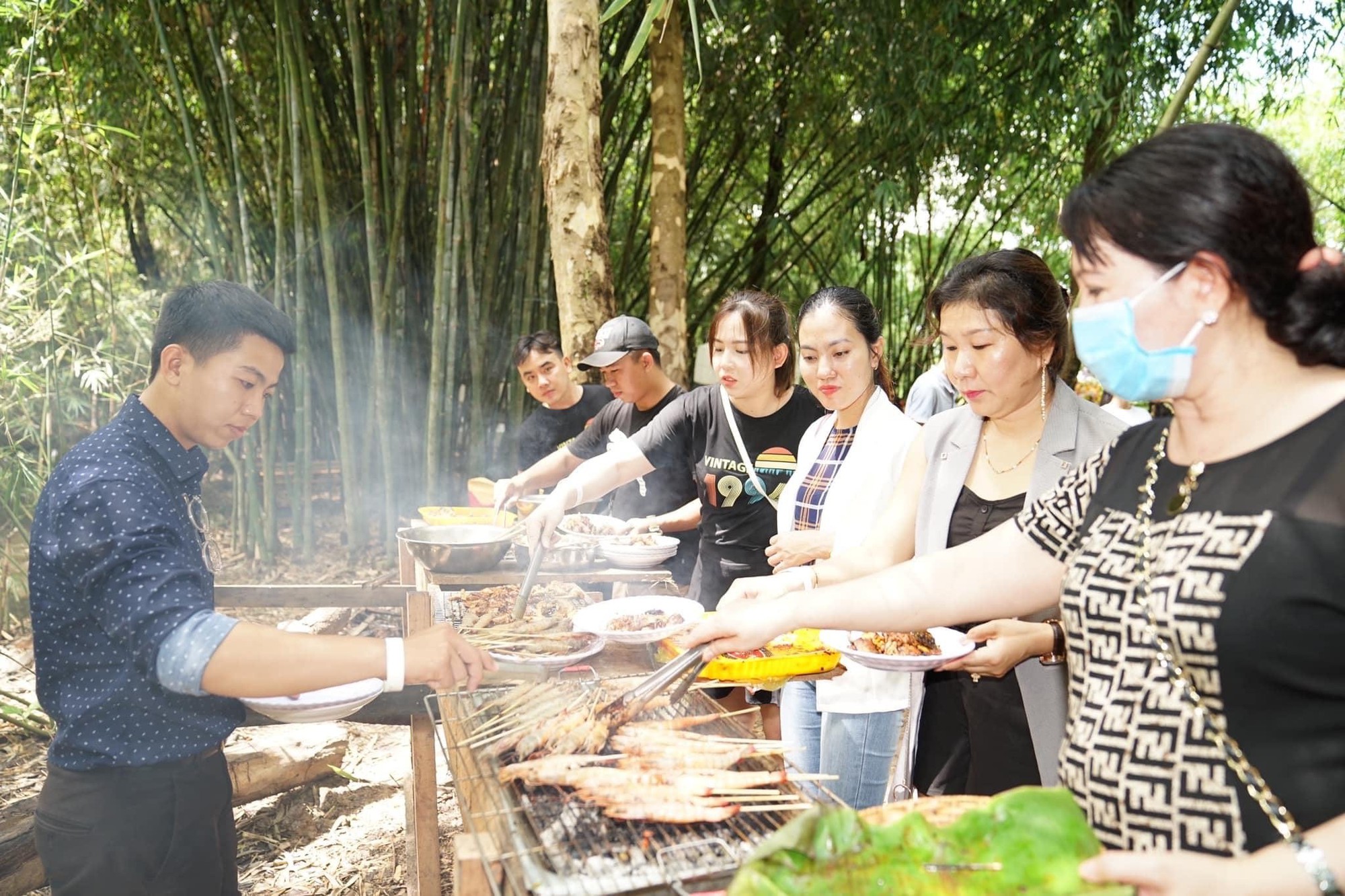 Độc đáo điểm du lịch sinh thái vườn tre mênh mông ở miền Tây - Ảnh 7.