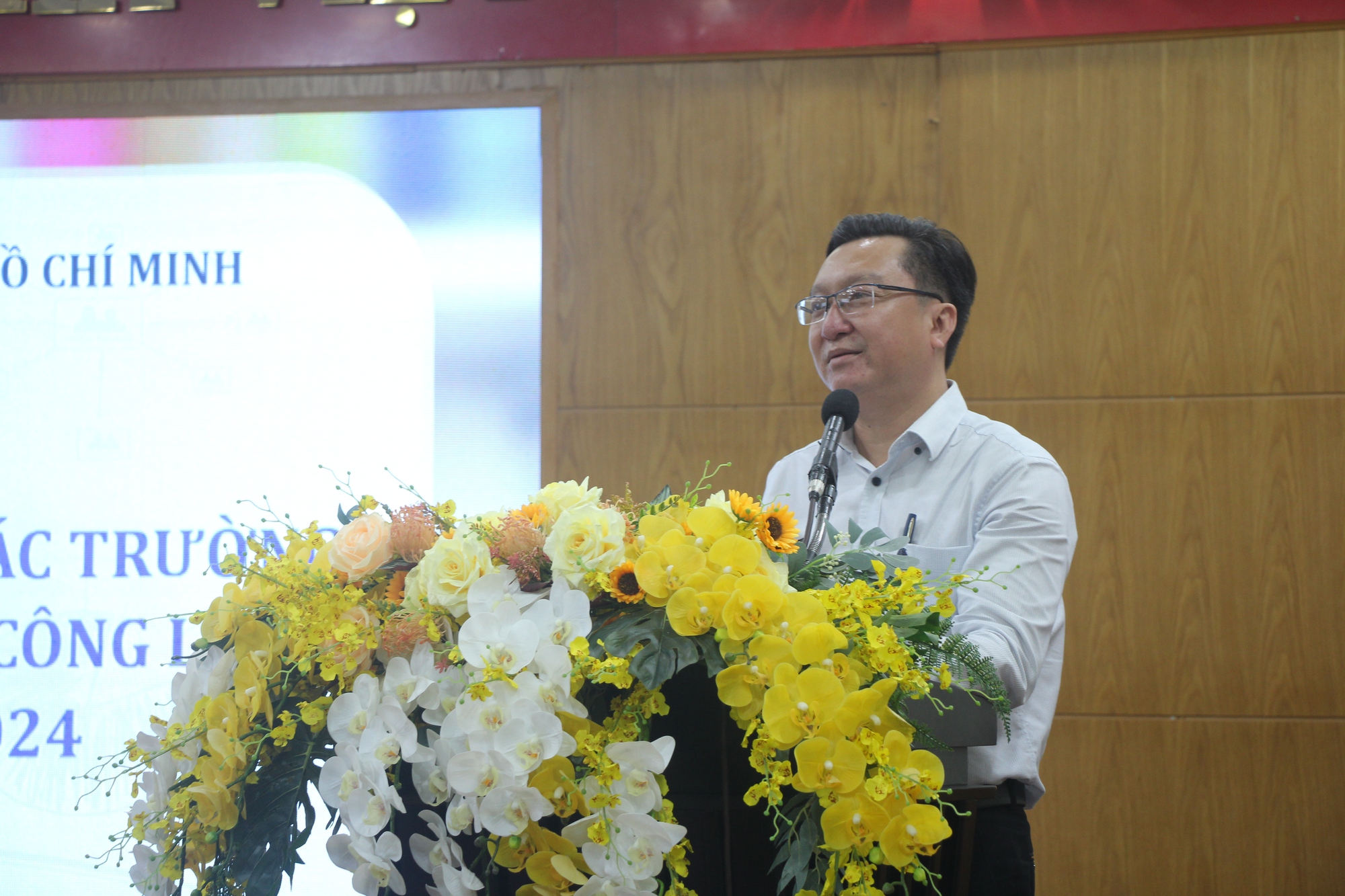 Trường học tại TP HCM gặp khó khi xếp thời khóa biểu