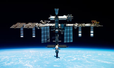 Lại xảy ra sự cố rò rỉ từ mô-đun của Nga trên ISS, lần thứ 3 trong một năm - Ảnh 1.