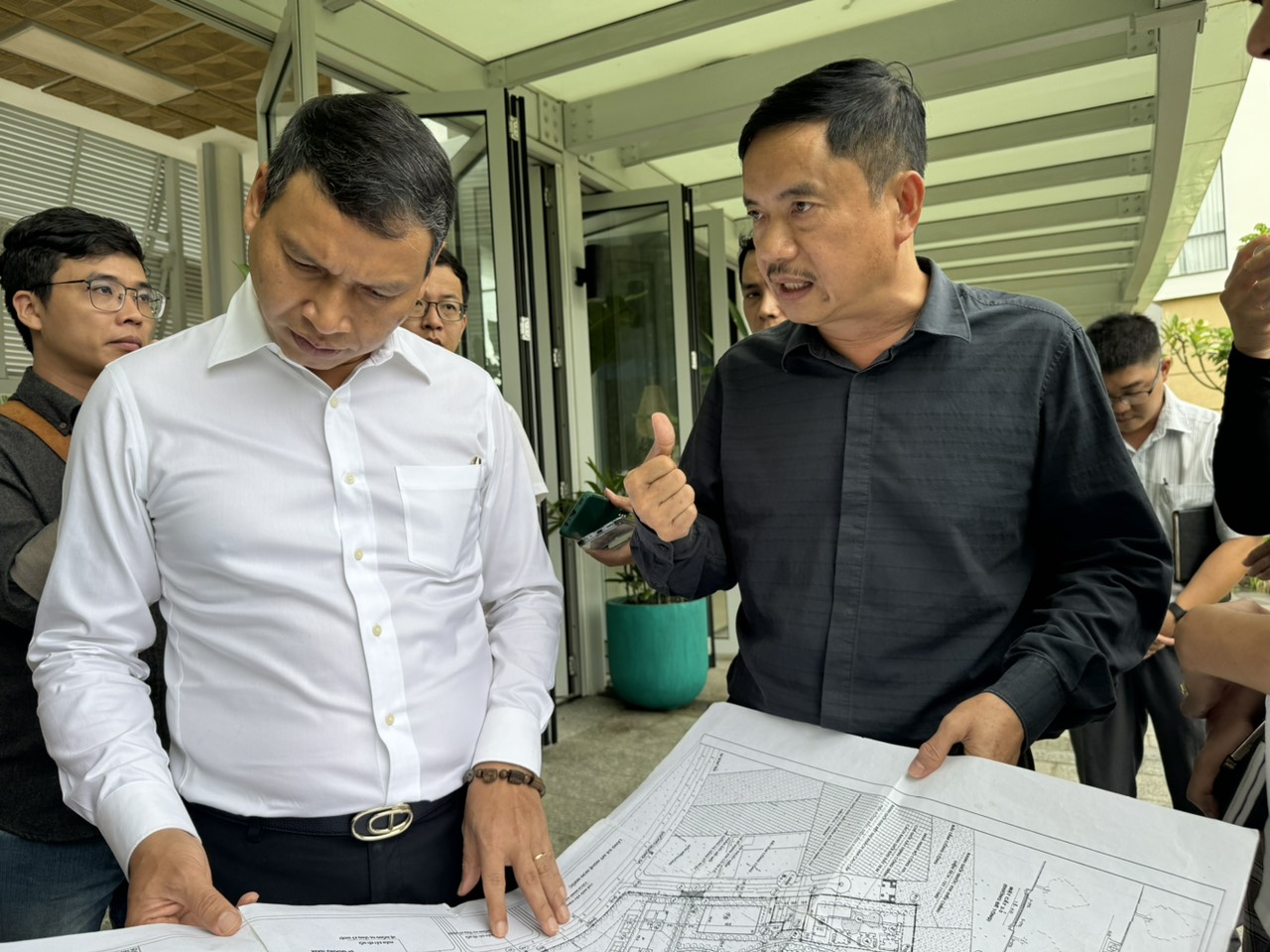Lãnh đạo Đà Nẵng kiểm tra dự án ven biển sau kiến nghị tiền thuê đất quá cao - Ảnh 3.
