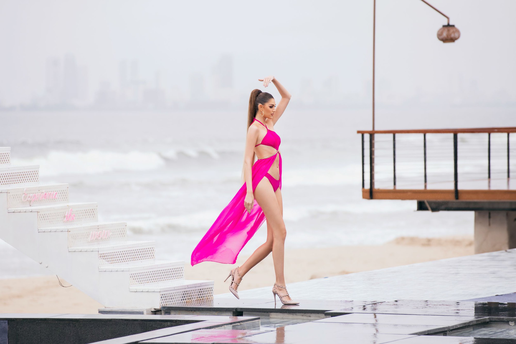 Muôn kiểu sắc thái thí sinh Hoa hậu Hòa bình quốc tế 2023 trong trang phục bikini - Ảnh 13.