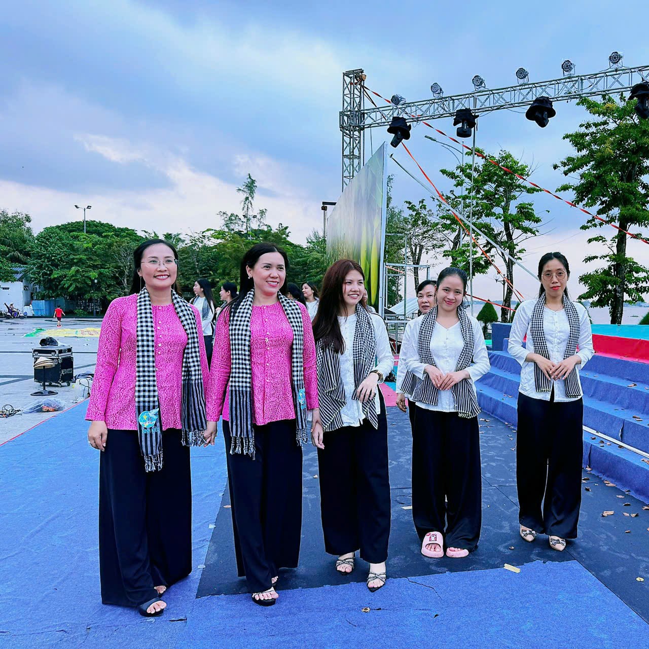 Xác lập Kỷ lục Việt Nam tại lễ hội áo bà ba, áo dài ở Cần Thơ - Ảnh 13.