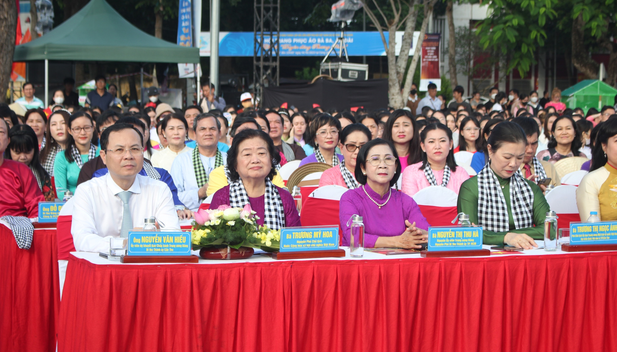 Xác lập Kỷ lục Việt Nam tại lễ hội áo bà ba, áo dài ở Cần Thơ - Ảnh 2.
