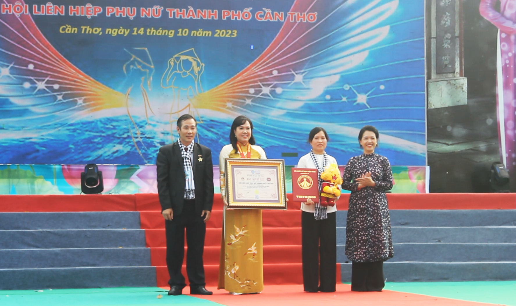 Xác lập Kỷ lục Việt Nam tại lễ hội áo bà ba, áo dài ở Cần Thơ - Ảnh 11.